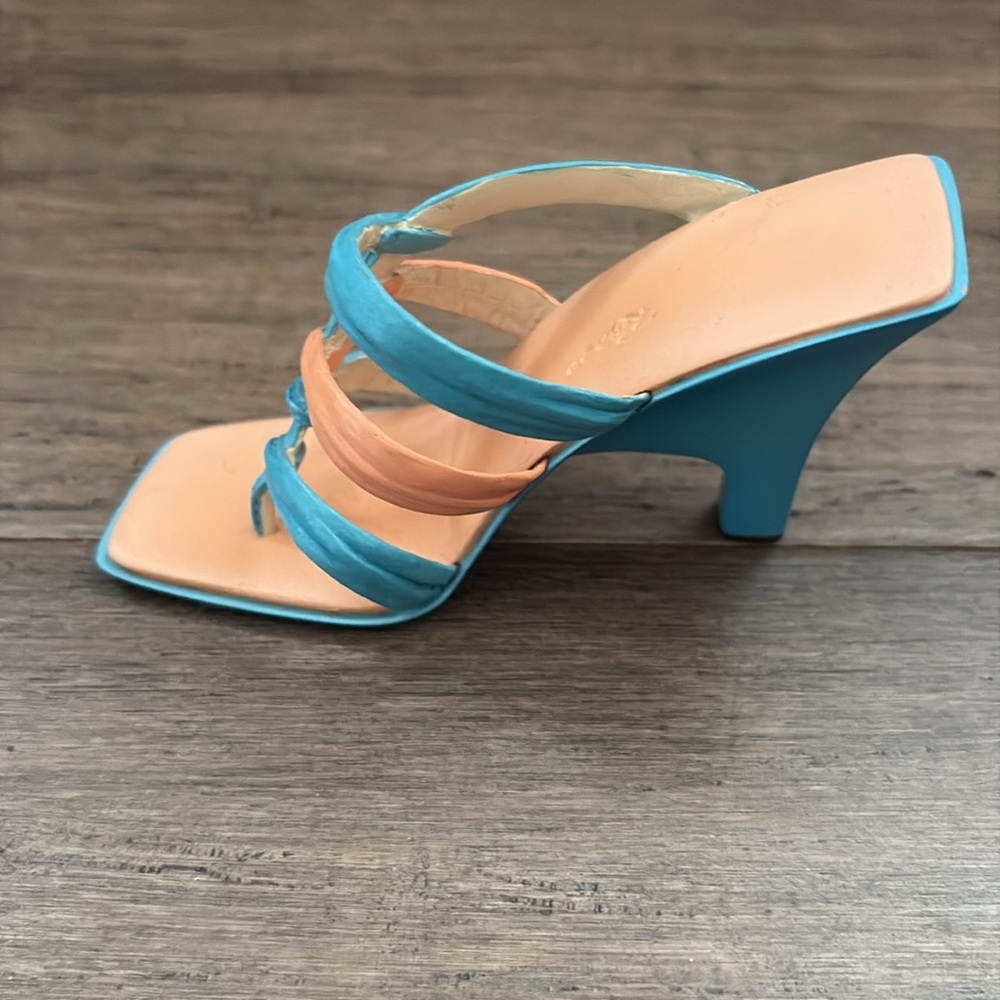 Just the Right Shoe by Raine - “Opposites Attract”.  Item no 25390 - Picture 6 of 9